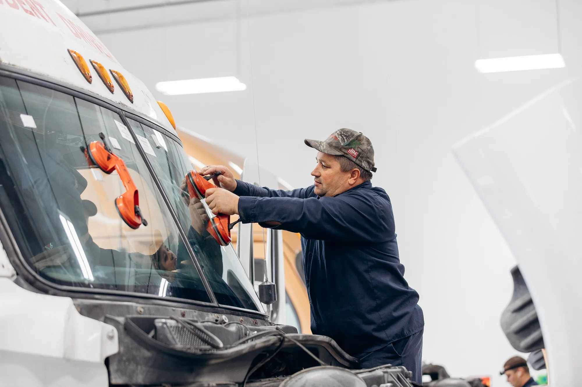 Truck windscreen replacement in Kuluin